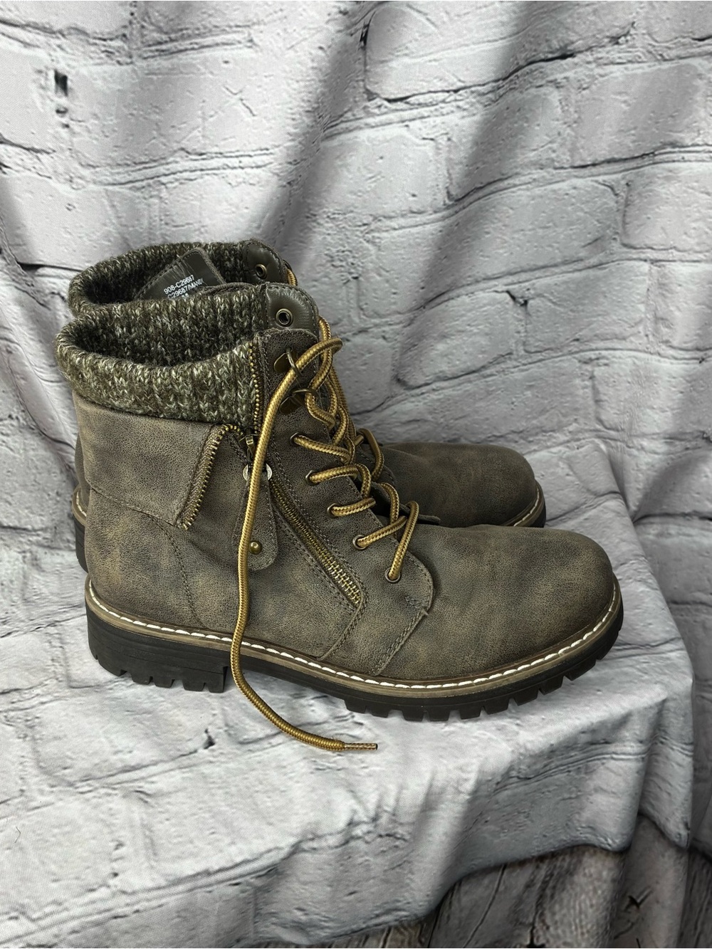 Granolachic Gorpcore Lug Sole Knit Collar Cool Neutral Lace Up Ankle Boots 7.5